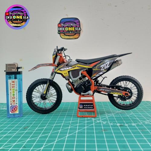 Diecast Miniatur motor Trail KTM PLUS acrylic di Miniatur Motor Indonesia  Tokopedia