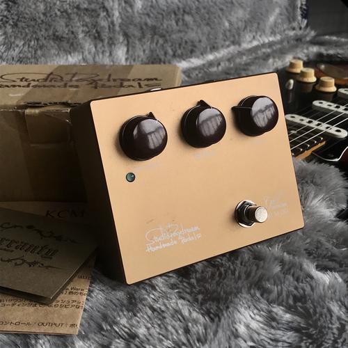 ギター Studio Daydream KCM-OD Gold v8 STUDIO DAYDREAM KCM-OD - Gold | Deluxe Guitars
