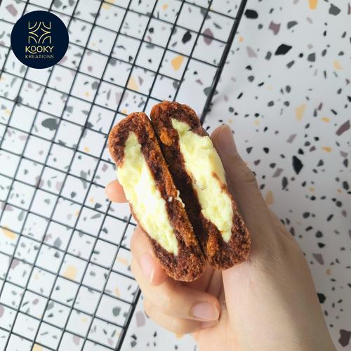 Jual Reddy | Red Velvet Cream Cheese | Premium Soft Baked Cookies ...
