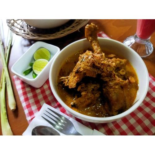Proses pembuatan gulai ikan ayam ayam khas Aceh