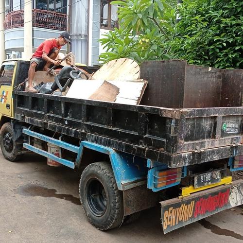 Jual alat buang springbet, lemari, barang-barang rmh tak trpakai, dll ...