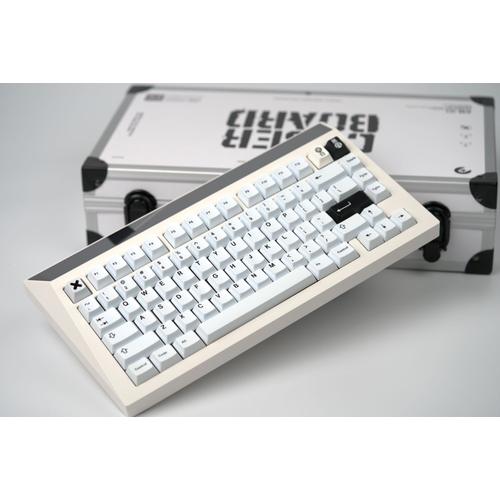 CYBERBOARD R3 (完成版キット) クラウドホワイト キーキャップ新品 CYBERBOARD R3 (完成版キット) クラウドホワイト キーキャップ