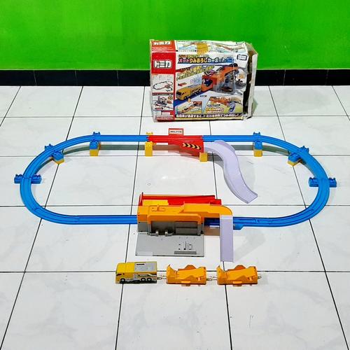 Takara Tomy Plarail Tomica Carport Station Loading And Unloading Car di  Dolananseken Tokopedia