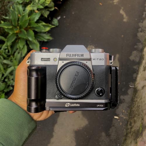 Jual kamera mirrorless fujifilm xt20 dan viltrox 85mm L plate only