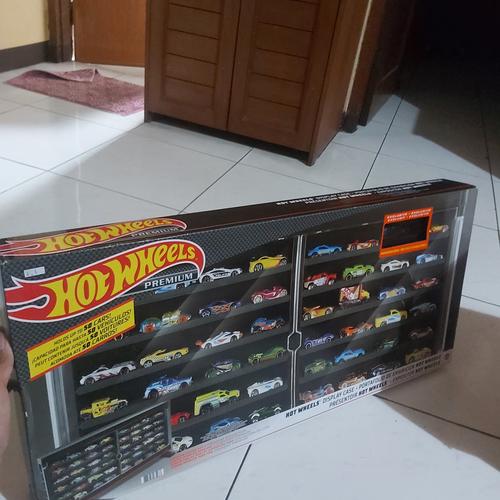 Jual Hot Wheels Display Case with Exclusive MercedesBenz 190E Jakarta Timur Mainan aja