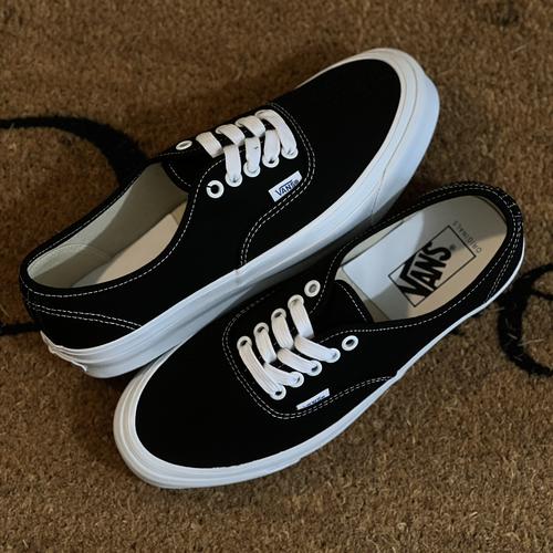 VANS VAULT AUTHENTIC OG LX BW di Sfs Sneakers29 Tokopedia