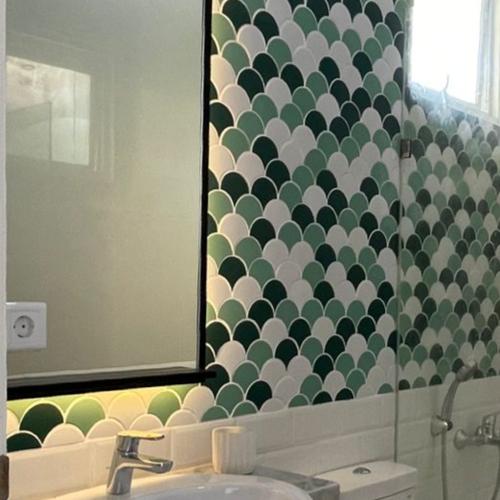 Jual Keramik Dinding Kamar Mandi Tipe PRASIOLITE SCALE Warna Hijau Mix