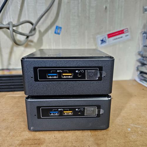Intel NUC7i3BNH 8GBメモリ 256GB ※Windows無し※ Windowsデスクトップ