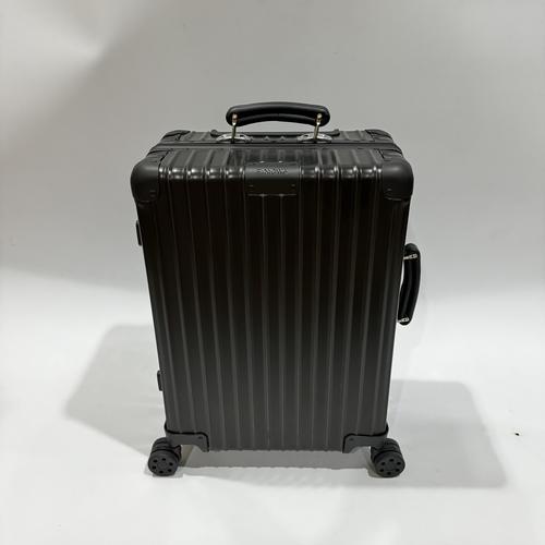 Matte Black Cabin Rimowa Classic Black Rimowa Essential Cabin S