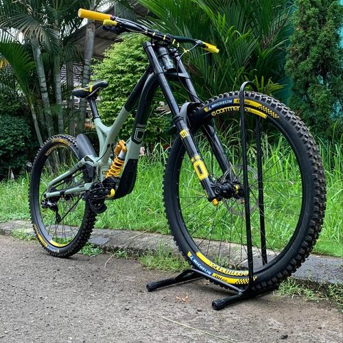 Jual (SOLD/TERJUAL) Sepeda Downhill Commencal Supreme DH