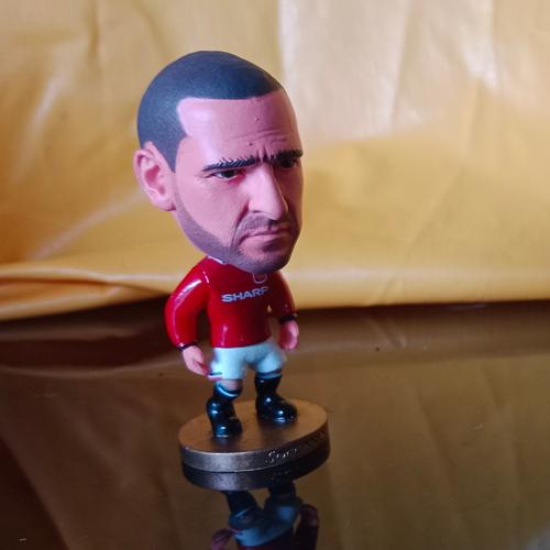 Figurine Cantona Manchester United – Soccerwe – 6,5cm – Neuve Sous Blister