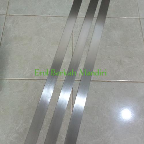 Jual plat baja spring sk5 putih 1.5mm X 20mm X 500mm - Kab. Karawang ...