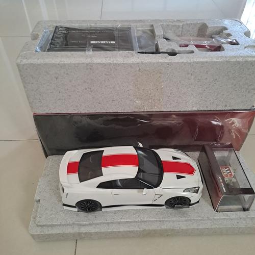 Jual Motorhelix Nissan GTR R35 50th anniversary white putih strip merah ...