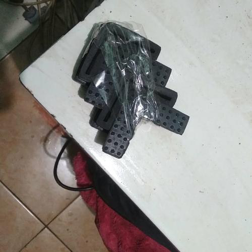 Jual kaki karet rak besi siku fungsinya untuk menyangga rak agar lantai ...