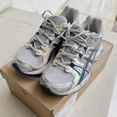 Jual [PRELOVED] Asics Gel Nimbus 9 White/Light Indigo Kota Depok