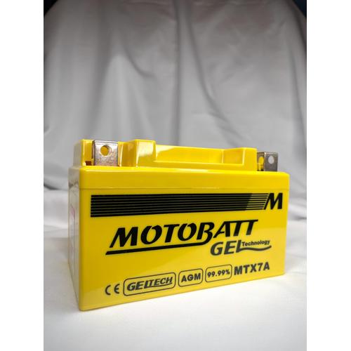 akito@出品 おひとリッチ マカダミアショコラ 38g / 三角チョコパイ(抹茶) 37gを