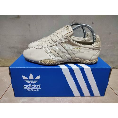 Sepatu ADIDAS RARE VINTAGE TITAN 547589 Size 39 Second Original di  Raihana Shoes Tokopedia