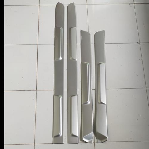 As Pendek R Mobil Jual Garnis list body pintu depan dan tengah mobil xpander L/R - kanan ...