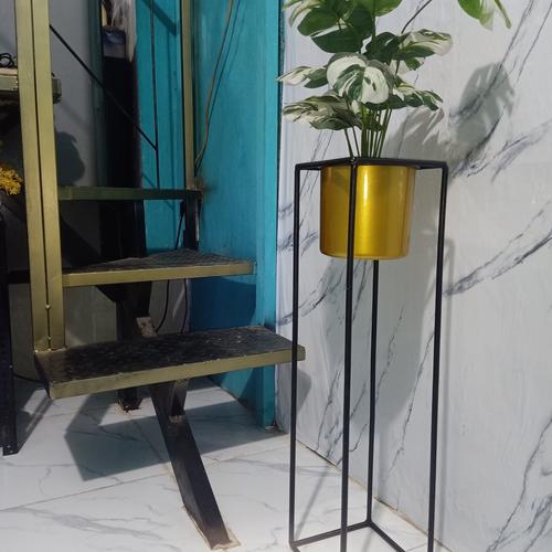 Jual stand + pot gold shakira model kubus Kab. Bekasi gasket