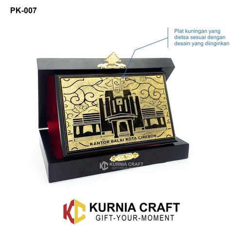 Jual Plakat Box Kayu Kuningan, Plakat Penghargaan, Plakat Kunjungan ...