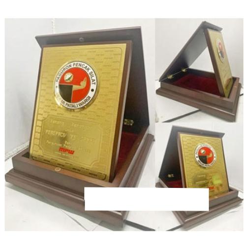 Jual PLAKAT KAYU BOX / PLAT KUNINGAN / PLAT GRAFO / VANDEL BOX KAYU ...