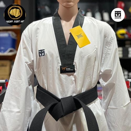 dobok taekwondo fighter