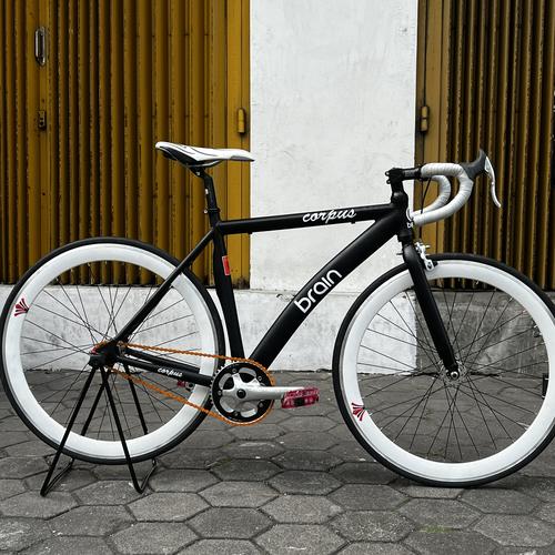 Jual FIXIE BRAIN CORPUS ALLOY 700C HITAM PUTIH VELG TINGGI TEBAL 5CM ...