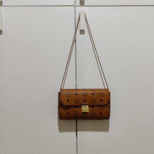 Jual mcm sling bag shoulder kondisi 99% mulus Kota