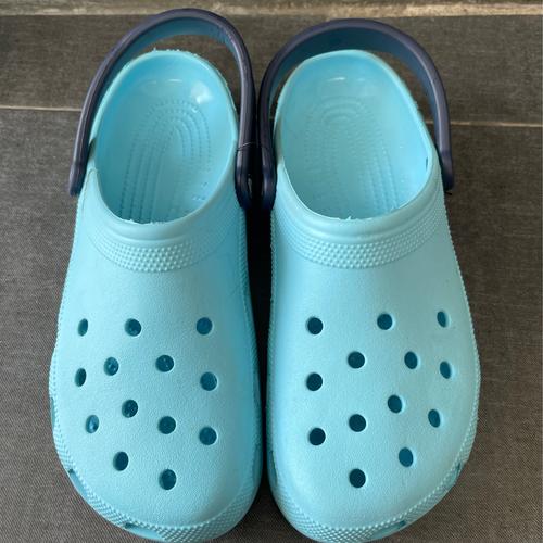 Crocs Classic Clog Blue Sky M9 42/43 Defect Reject (2) di Ejit Store  Tokopedia