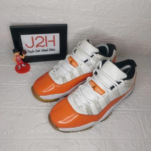 Sepatu Basket Jordan 11 Retro Low Orange Trance Size 41 In Sole 26cm Made  in Vietnam Warna Putih Oranye Style Number Tembus Web di Jogja 2nd Hand