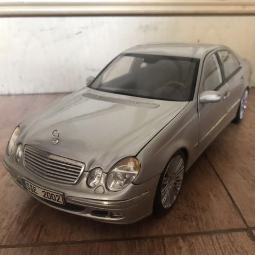 KYOSHO 1/18 Mercedes Benz E-Class SEDAN Silver 京商 メルセデス