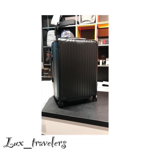 Rimowa Essential Cabin Size Black 37L 