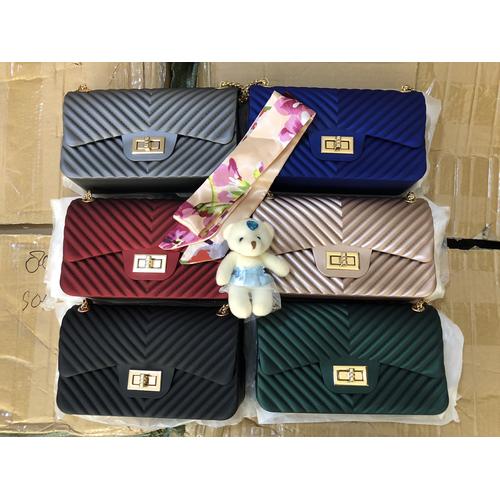 Foto Produk TAS FASHION IMPORT BW8010 JELLY MATTE CHEVRON SANUR V 22CM BONEKA SYAL dari KAPFASHION