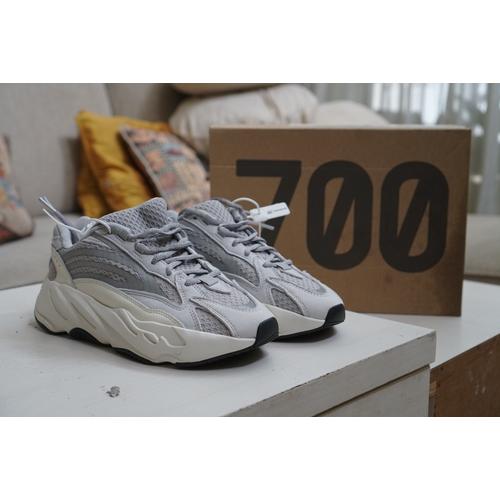 yeezy 700 white v2