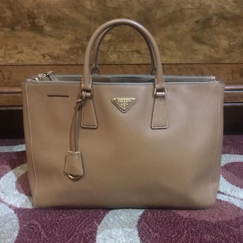 prada saffiano 35
