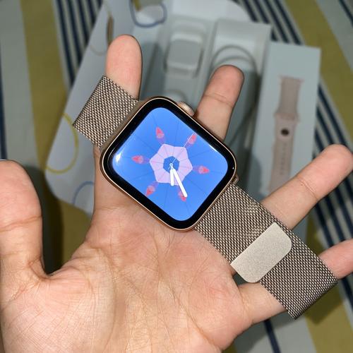 Jual Apple Watch series 4 size 44mm 
