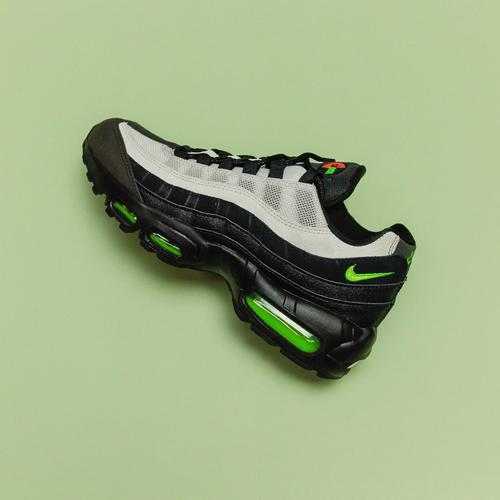 nike air max 95 essential black electric green