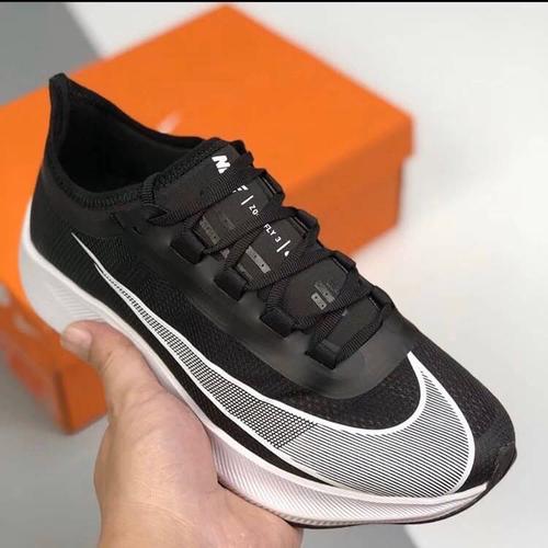 nike zoom gravity triple black