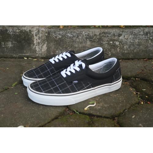 vans era plaid