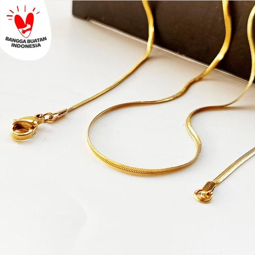 Foto Produk Kalung Titanium VeE Model Belut Ular Pipih 50cm - Kalung Pria Wanita - Emas dari Vee Jewelry