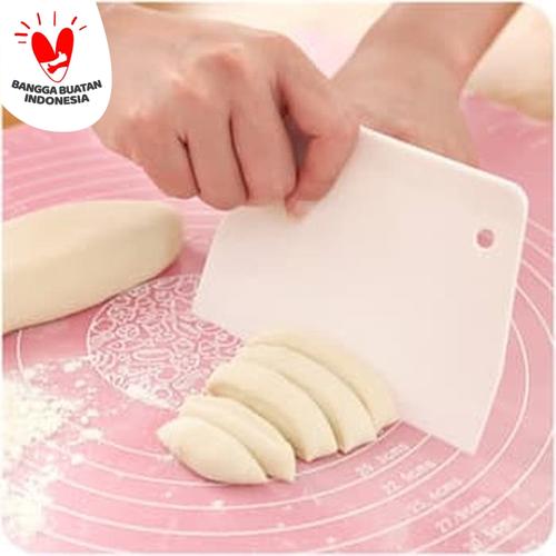 Foto Produk AD108 Pisau Plastik Pemotong Adonan Bakpao Roti / Dough Scraper Cutter dari Techmark
