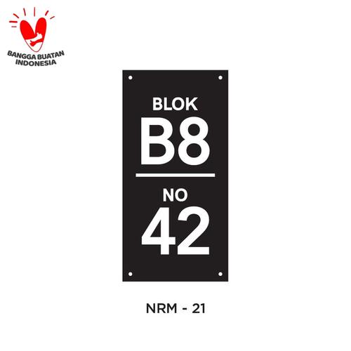Foto Produk Nomor Rumah Akrilik | NRM 21 |15 x 30 cm | Papan Nomer Alamat Rumah - Dasar Hitam dari Otello Laser Cut