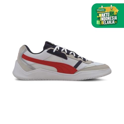 Foto Produk Puma DC Future White High Risk Red Basics Shoes-37302202 - 7.5 dari Puma Official Store