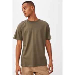 khaki shorts and t shirt