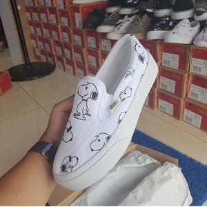 slip on vans snoopy