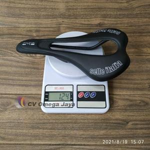 Jual OMG Selle Italia SLR Tekno Flow Carbon Saddle Black - Sadel - Kab.  Tangerang - CV Omega Jaya | Tokopedia