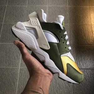 Sepatu Stussy x Nike Air Huarache LE 