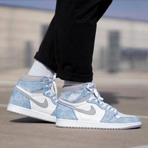 Jual Nike Air Jordan 1 High Hyper Royal 