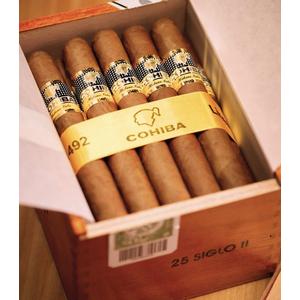 Lot De 8 Cigares De Qualité : 2 Cohiba Maduro, 3 Siglo VI (dont 2 Sans Anneau), 3 San Cristobal