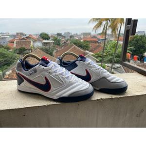Jual Sepatu Futsal Nike Gato White Grey IC Berkualitas Kota